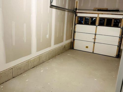 2070 Hallandale St, Oshawa, ON - Indoor Photo Showing Garage