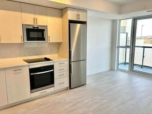 421-2545 Simcoe St N, Oshawa, ON - Indoor Photo Showing Kitchen