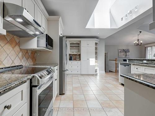 383 Maplehurst Ave, Oakville, ON - Indoor Photo Showing Kitchen