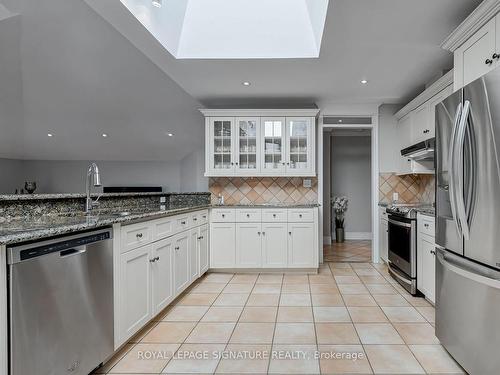 383 Maplehurst Ave, Oakville, ON - Indoor Photo Showing Kitchen