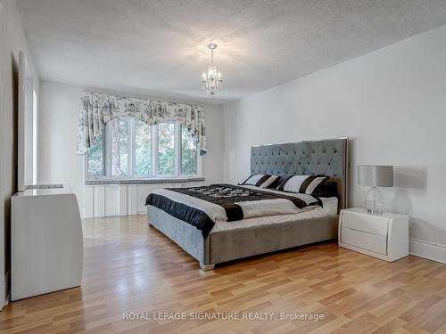 383 Maplehurst Ave, Oakville, ON - Indoor Photo Showing Bedroom