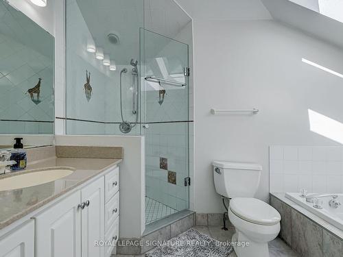 383 Maplehurst Ave, Oakville, ON - Indoor Photo Showing Bathroom