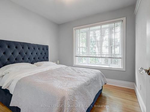 383 Maplehurst Ave, Oakville, ON - Indoor Photo Showing Bedroom