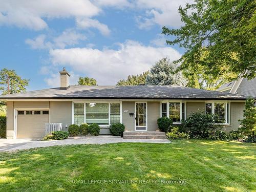 383 Maplehurst Ave, Oakville, ON - Outdoor With Facade