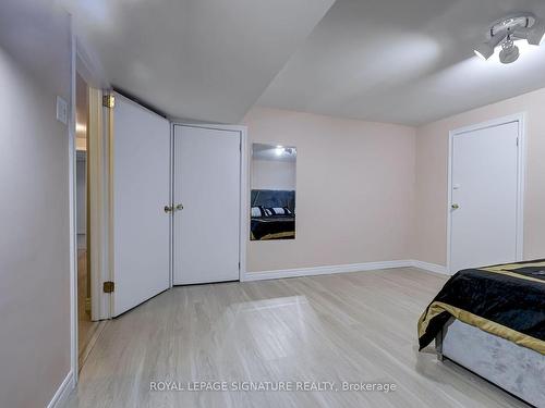 383 Maplehurst Ave, Oakville, ON - Indoor Photo Showing Bedroom