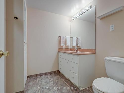 383 Maplehurst Ave, Oakville, ON - Indoor Photo Showing Bathroom