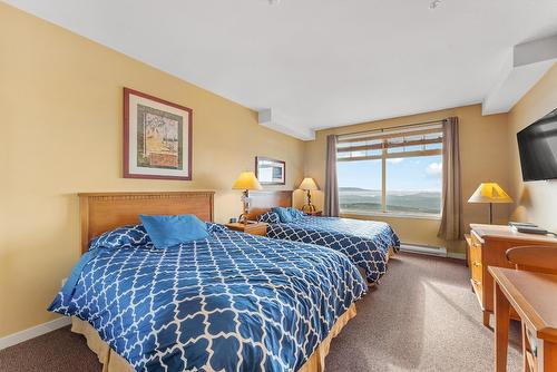 305/305A-255 Feathertop Way, Big White, BC - Indoor Photo Showing Bedroom