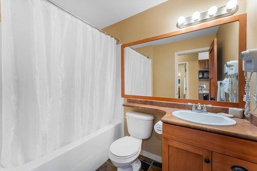 305/305A-255 Feathertop Way, Big White, BC - Indoor Photo Showing Bathroom