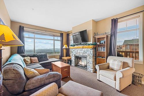 305/305A-255 Feathertop Way, Big White, BC - Indoor Photo Showing Living Room With Fireplace