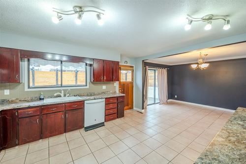 6576 Lakeside Drive, Oliver, BC - Indoor Photo Showing Kitchen