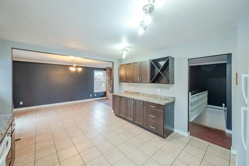 6576 Lakeside Drive, Oliver, BC - Indoor