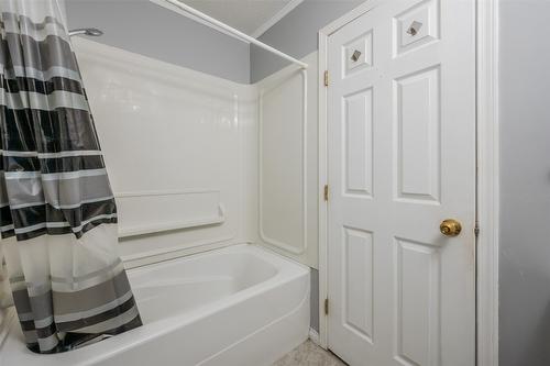 6576 Lakeside Drive, Oliver, BC - Indoor Photo Showing Bathroom