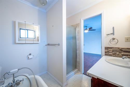 6576 Lakeside Drive, Oliver, BC - Indoor Photo Showing Bathroom