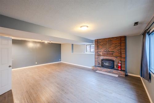 6576 Lakeside Drive, Oliver, BC - Indoor With Fireplace