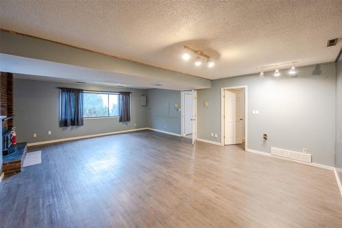 6576 Lakeside Drive, Oliver, BC - Indoor Photo Showing Other Room