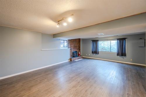 6576 Lakeside Drive, Oliver, BC - Indoor