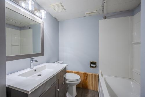 6576 Lakeside Drive, Oliver, BC - Indoor Photo Showing Bathroom