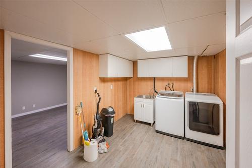 6576 Lakeside Drive, Oliver, BC - Indoor Photo Showing Laundry Room