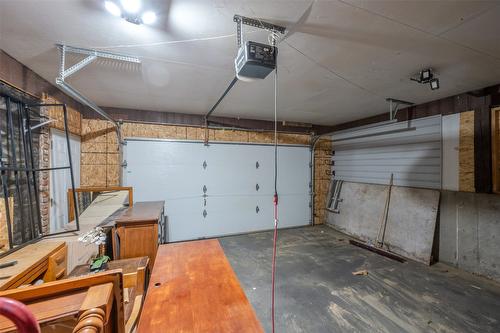 6576 Lakeside Drive, Oliver, BC - Indoor Photo Showing Garage