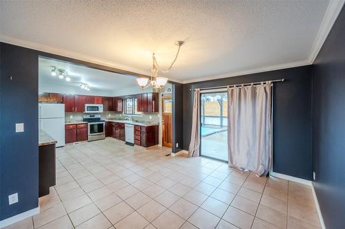 6576 Lakeside Drive, Oliver, BC - Indoor Photo Showing Kitchen