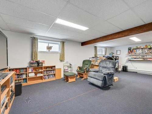 Family room - 167 Rue Notre-Dame, Saint-Armand, QC - Indoor Photo Showing Basement