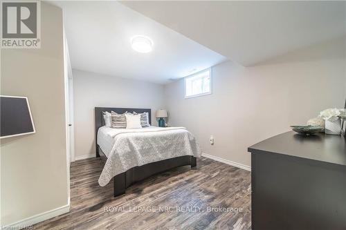 8871 Mcgarry Drive, Niagara Falls, ON - Indoor Photo Showing Bedroom