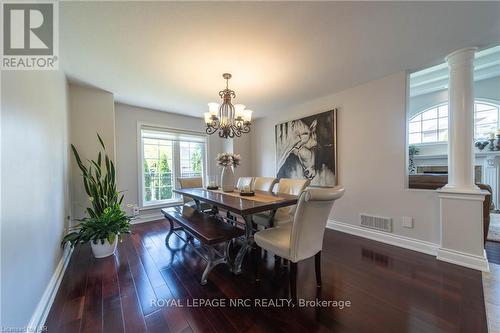 8871 Mcgarry Drive, Niagara Falls, ON - Indoor Photo Showing Dining Room