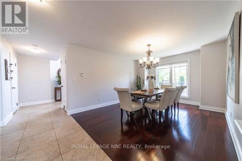 8871 Mcgarry Drive, Niagara Falls, ON - Indoor Photo Showing Dining Room