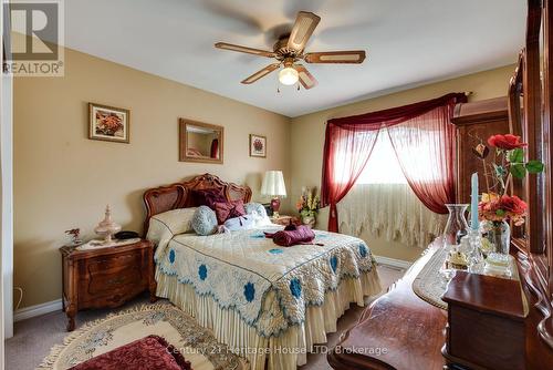 7835 Rysdale Street, Niagara Falls (213 - Ascot), ON - Indoor Photo Showing Bedroom