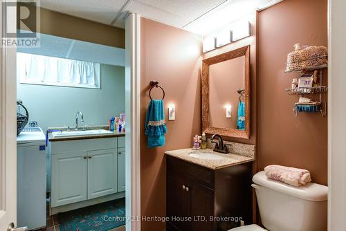 7835 Rysdale Street, Niagara Falls (213 - Ascot), ON - Indoor Photo Showing Bathroom