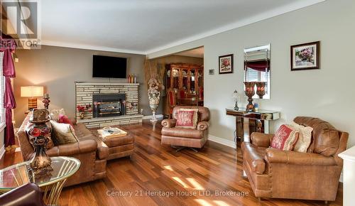 7835 Rysdale Street, Niagara Falls (213 - Ascot), ON - Indoor Photo Showing Living Room With Fireplace