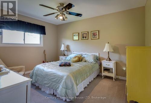 7835 Rysdale Street, Niagara Falls (213 - Ascot), ON - Indoor Photo Showing Bedroom