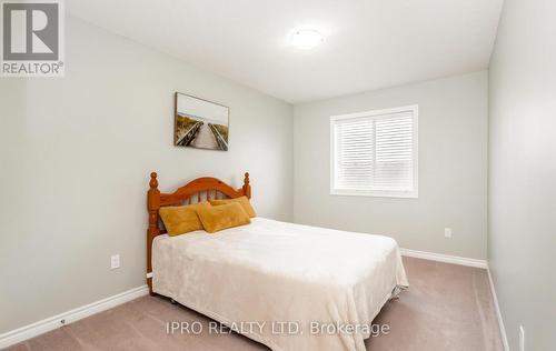 26 Jeffrey Drive, Guelph, ON - Indoor Photo Showing Bedroom