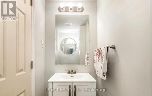 26 Jeffrey Drive, Guelph, ON - Indoor Photo Showing Bathroom