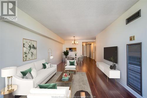 75 Riverside Drive East Unit# 901, Windsor, ON - Indoor Photo Showing Living Room