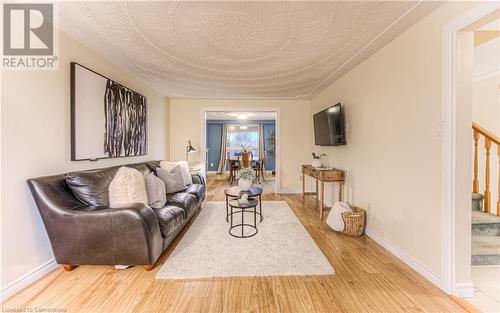 Living room with plaster ceiling feature. - 6 Fran Ellen Crescent, Kitchener, ON - Indoor Photo Showing Living Room