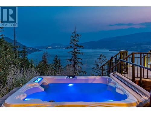 Huge Hot Tub - 1252 Kyndree Court, Kelowna, BC 