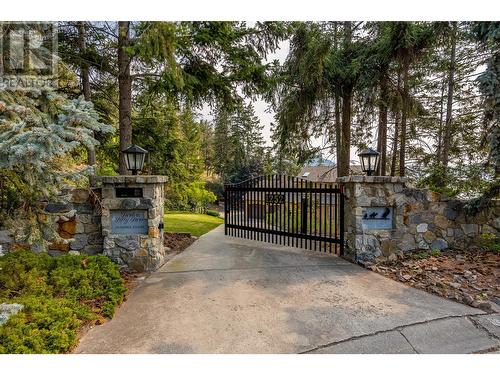 Private Motorized Gate - 1252 Kyndree Court, Kelowna, BC 