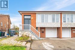 4062 DUNMOW CRESCENT  Mississauga, ON L4Z 1C9