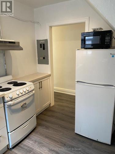 B - 136 Avenue Road, Toronto, ON - Indoor Photo Showing Kitchen