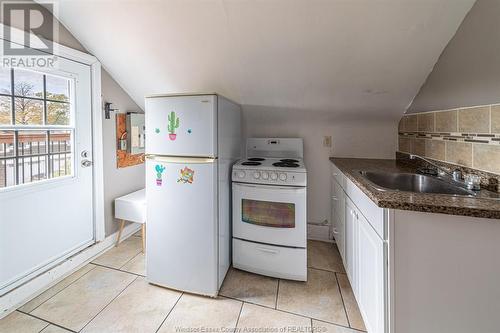 1665 Parent Avenue, Windsor, ON - Indoor Photo Showing Kitchen