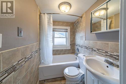 1665 Parent Avenue, Windsor, ON - Indoor Photo Showing Bathroom