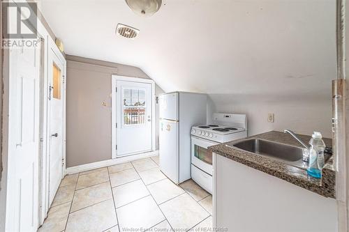 1665 Parent Avenue, Windsor, ON - Indoor Photo Showing Kitchen