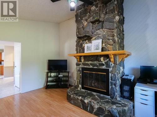 2927 Belcarra Road, Quesnel, BC - Indoor Photo Showing Living Room With Fireplace