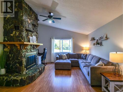 2927 Belcarra Road, Quesnel, BC - Indoor Photo Showing Living Room With Fireplace