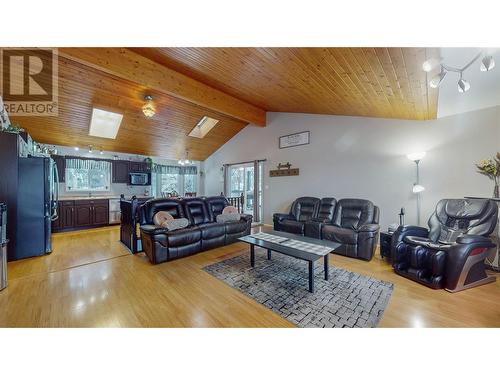 5075 Booth Creek Road, Cranbrook, BC - Indoor Photo Showing Living Room