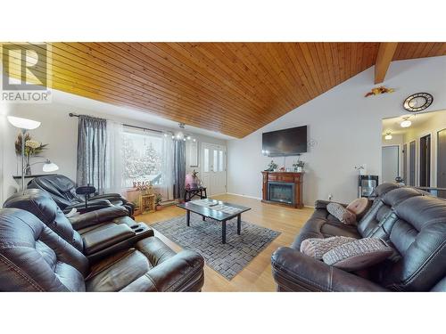 5075 Booth Creek Road, Cranbrook, BC - Indoor Photo Showing Living Room With Fireplace