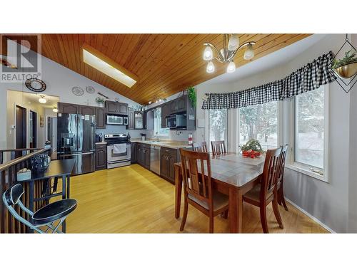 5075 Booth Creek Road, Cranbrook, BC - Indoor Photo Showing Dining Room