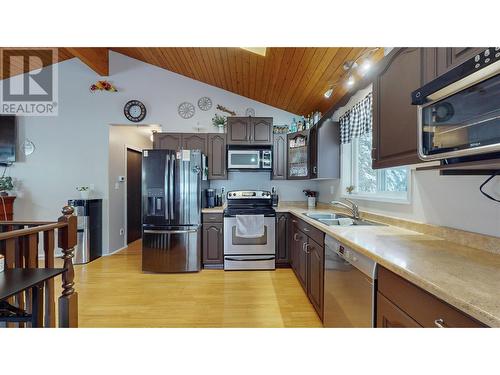 5075 Booth Creek Road, Cranbrook, BC - Indoor Photo Showing Kitchen With Double Sink