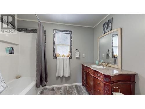 5075 Booth Creek Road, Cranbrook, BC - Indoor Photo Showing Bathroom